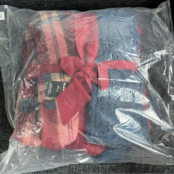 NWT Member's Mark King Plush Sherpa Blanket - Picture 6 of 6